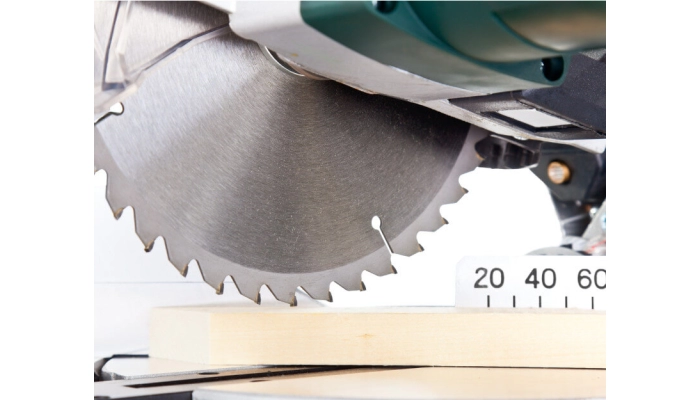 docinanie narożników